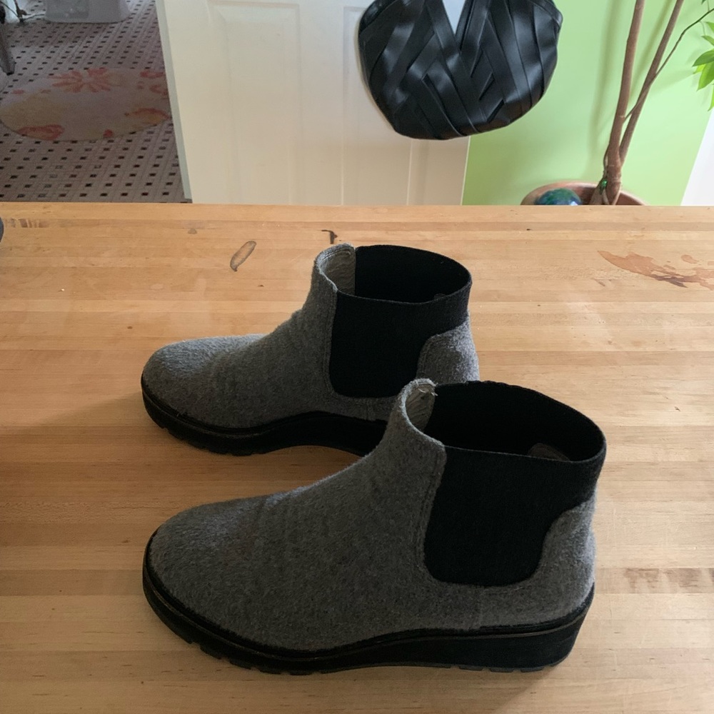 Eileen Fisher Felt Wool Chelsea Booties - Picture 2 of 7